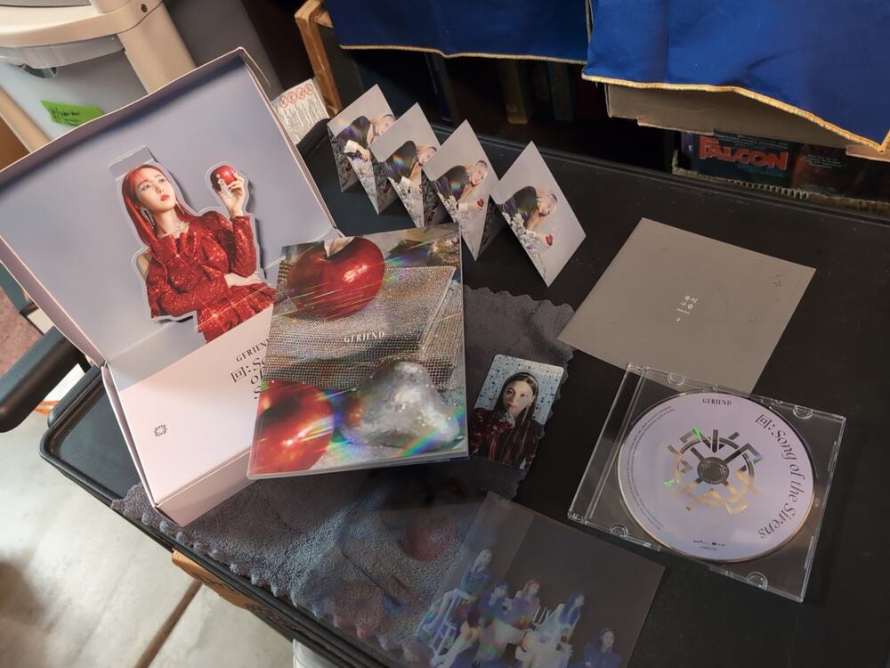 Song of the Sirens (incl. 60pg Photobook, Mini Book,Folding...
